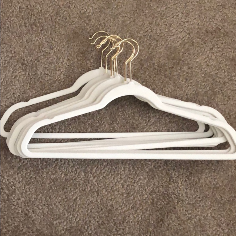 Set of 10 ivory fuzzy hangers with gold hook